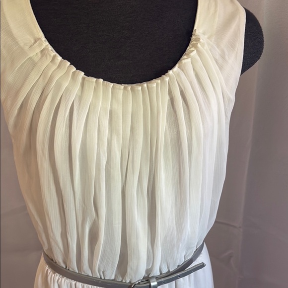 Elegant Flowy Vintage Cream Sleeveless Dress - Picture 2 of 9